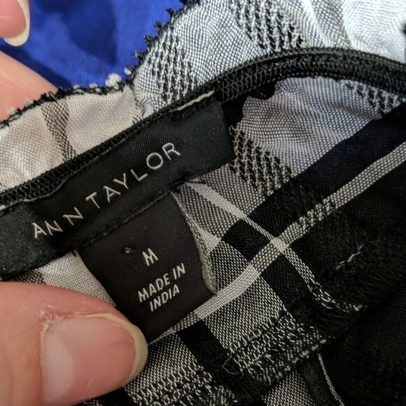 ANN Taylor Black/White Buffalo Check Top Size Medium - Picture 6 of 7